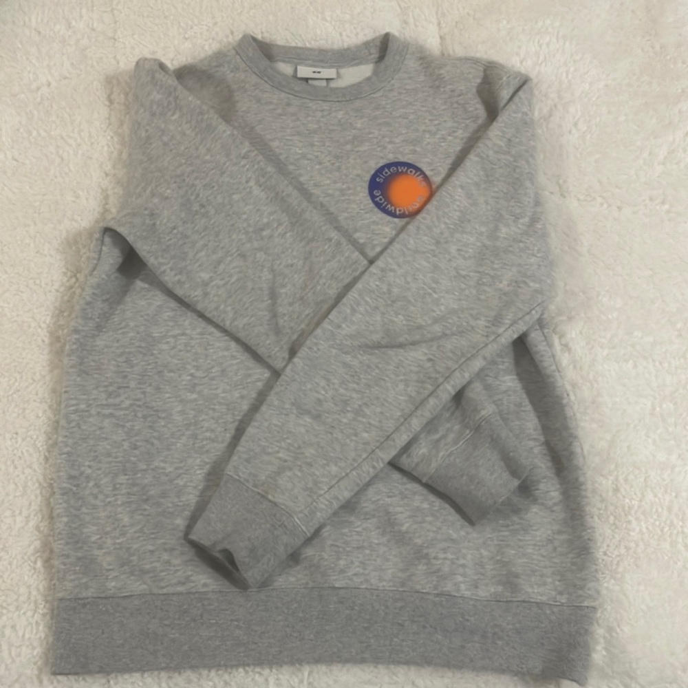 Grey H&M crewneck “sidewalks”